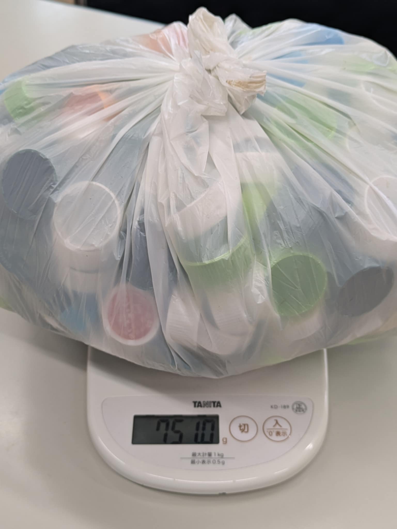 密かに取り組んでいるペットボトルのキャップ集め。